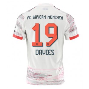 Lacne Muži Futbalové dres Bayern Munich Alphonso Davies #19 2025-26 Krátky Rukáv - Preč